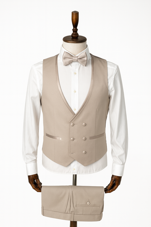 Eleganter Smoking in Beige – 3-teilig mit Weste und Fliege